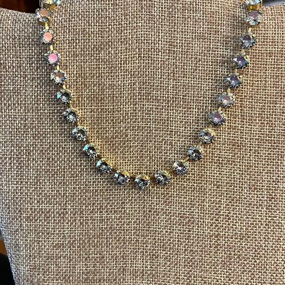 Tova Elegant Oakland Necklace with iridescent gemstones. - Picture 4 of 4